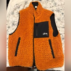 STÜSSY
Men's Sherpa Reversible Vest
Tangerine